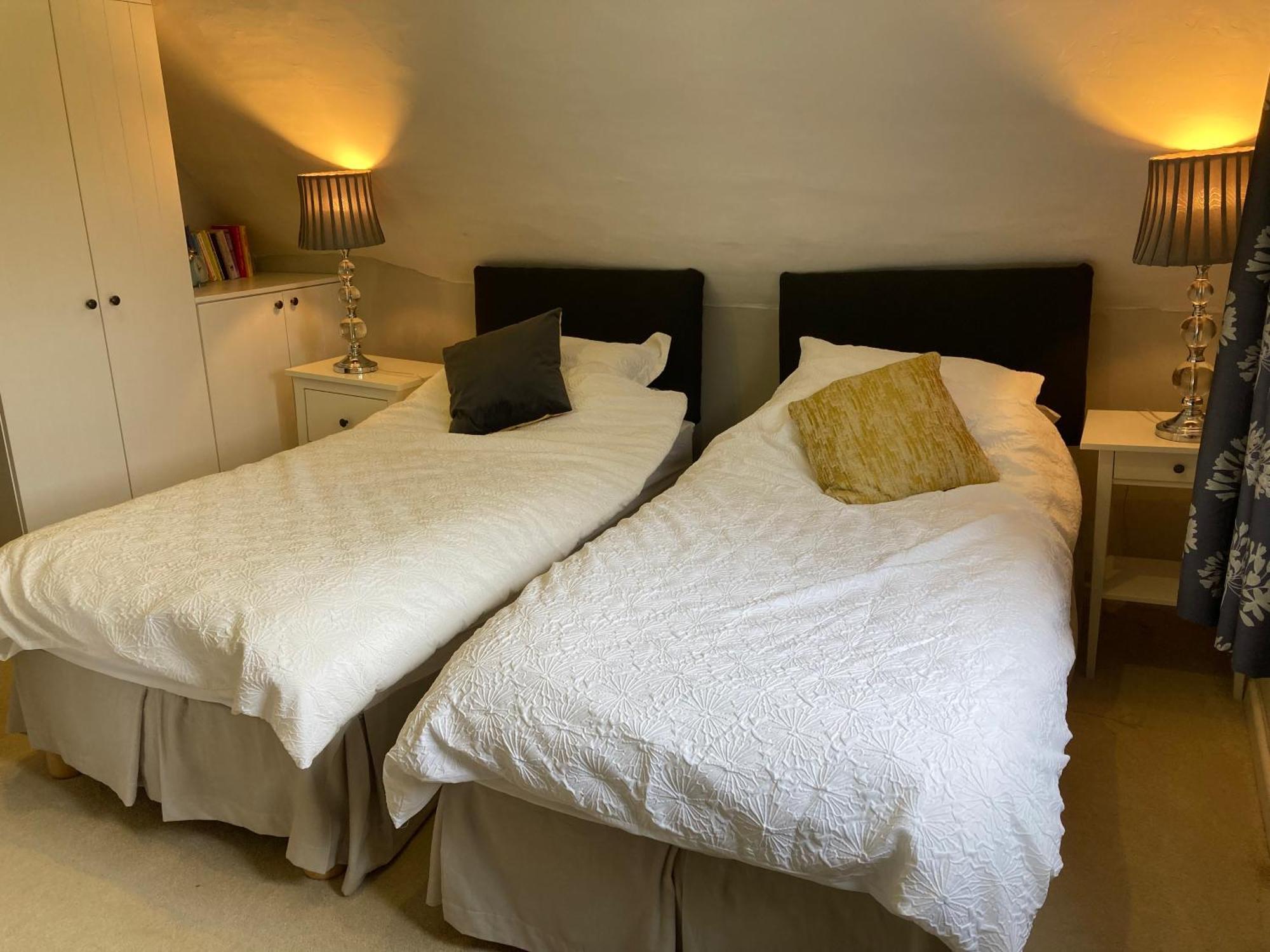 2 Beds & Living In Our Idyllic Country Cottage 贝德福德 外观 照片